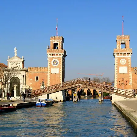 Castello Gæstehus 3*