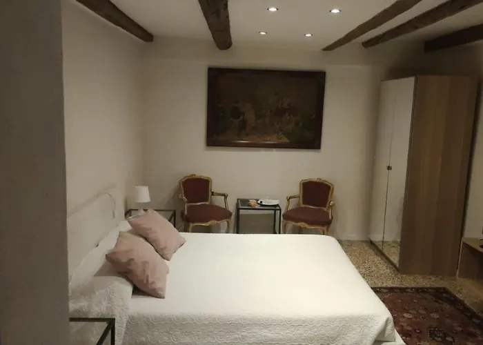 Castello 招待所 3*
