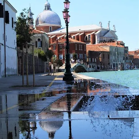 Castello Konukevi Venedik