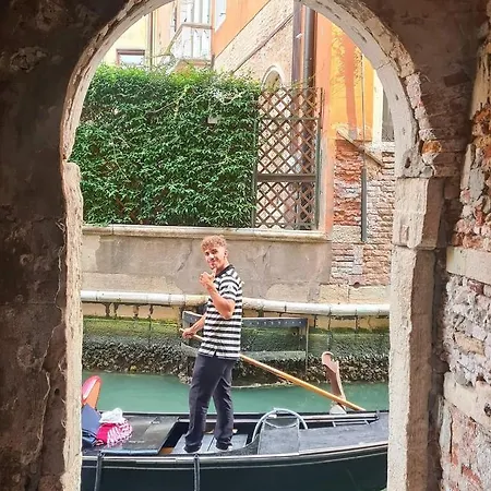 Castello Konukevi Venedik