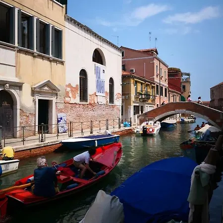 Castello Konukevi Venedik
